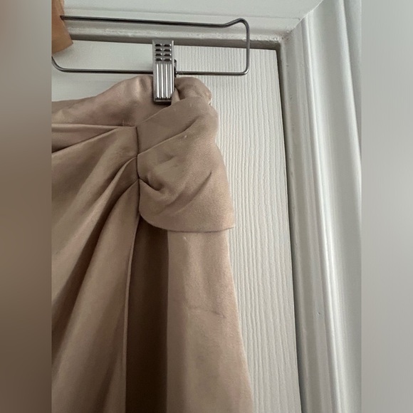 Beige satin maxi skirt - Picture 4 of 5